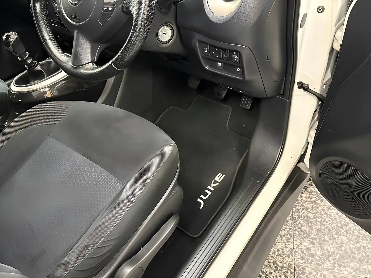 Used 2014 Nissan Juke Acenta Premium White - Interior and Exterior details 19