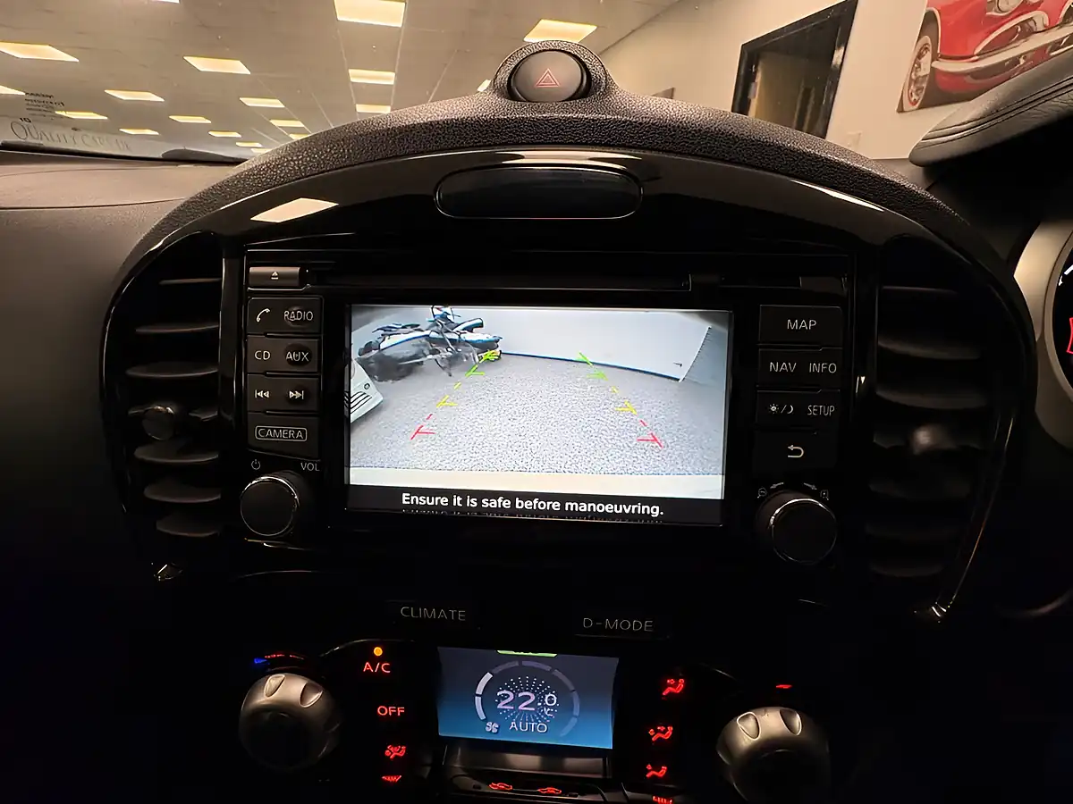 Used 2014 Nissan Juke Acenta Premium White - Interior and Exterior details 4