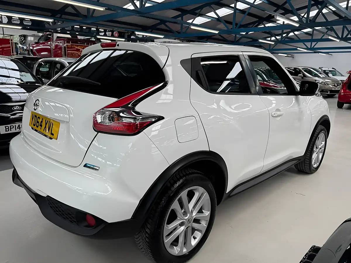 Used 2014 Nissan Juke Acenta Premium White - Interior and Exterior details 14