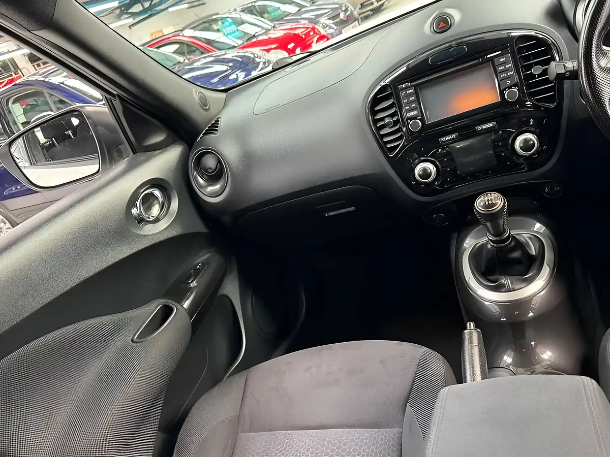 Used 2014 Nissan Juke Acenta Premium White - Interior and Exterior details 15