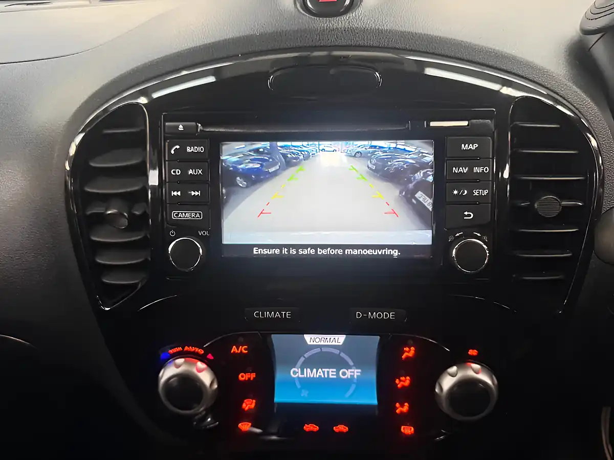 Used 2014 Nissan Juke Acenta Premium White - Interior and Exterior details 17
