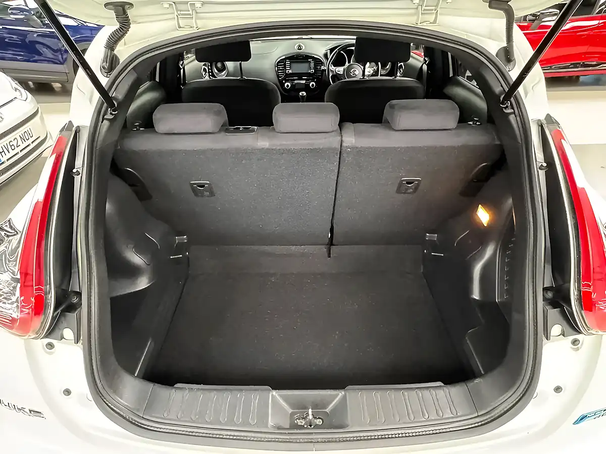Used 2014 Nissan Juke Acenta Premium White - Interior and Exterior details 18