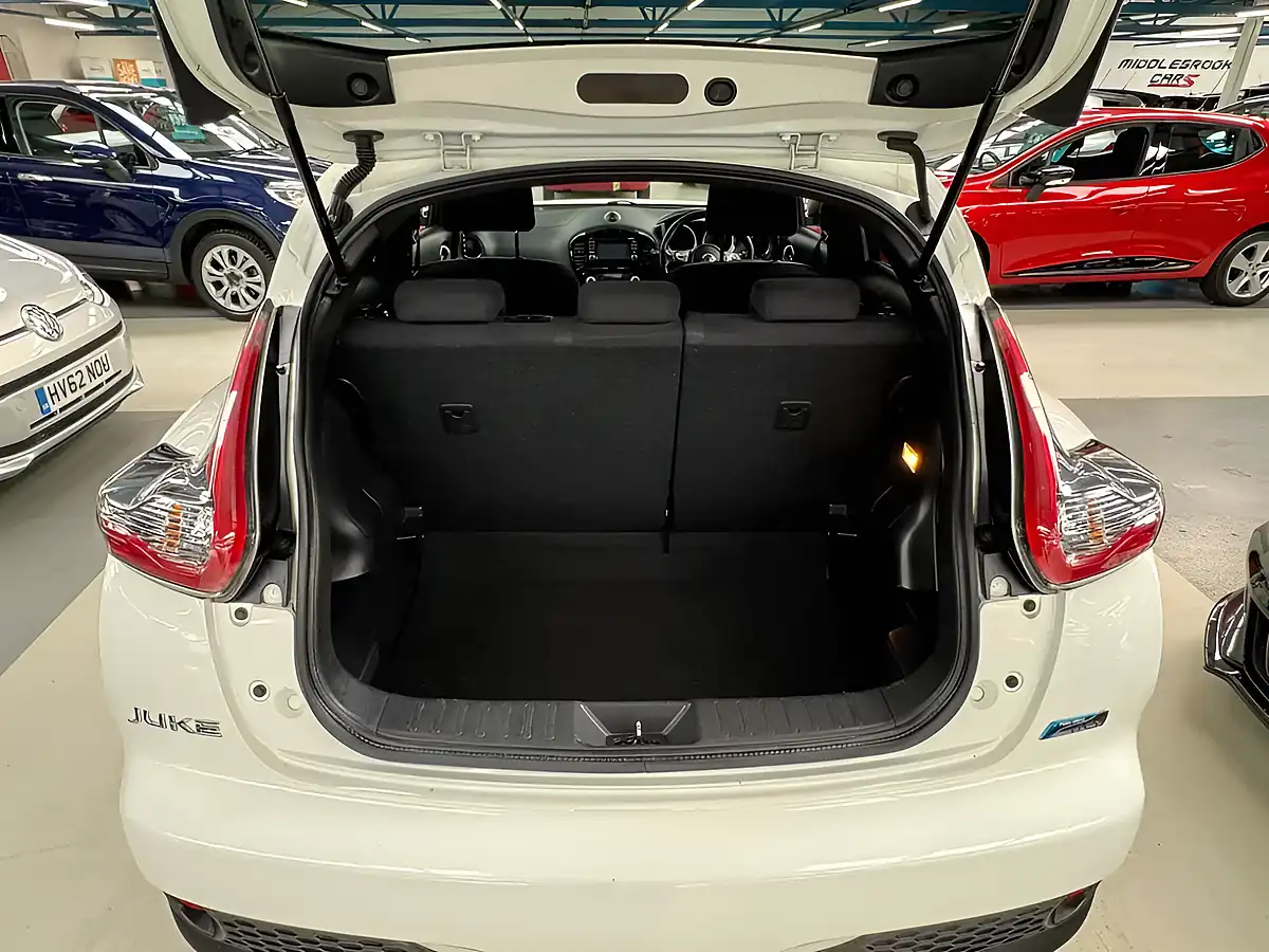 Used 2014 Nissan Juke Acenta Premium White - Interior and Exterior details 19