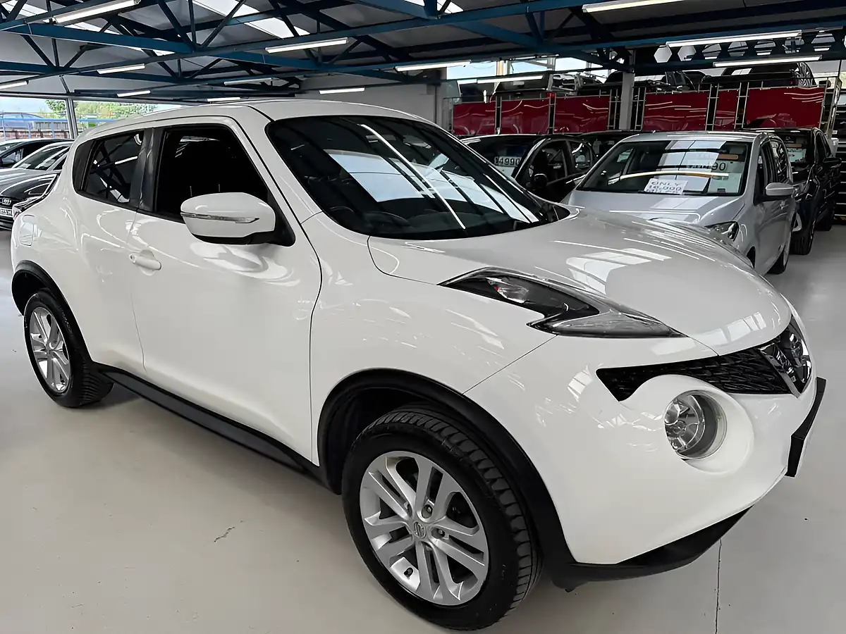 Used 2014 Nissan Juke Acenta Premium White - Interior and Exterior details 6