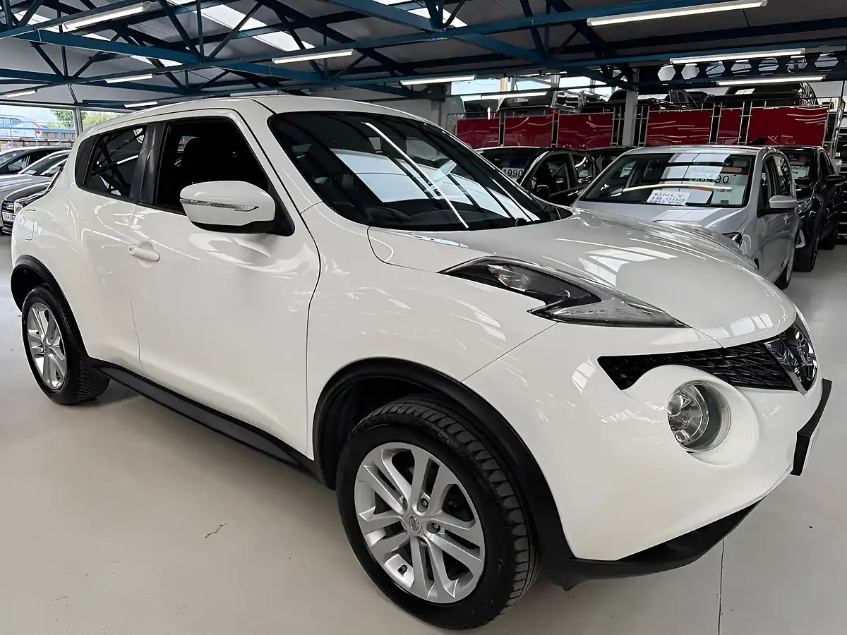 Used 2014 Nissan Juke Acenta Premium White - Interior and Exterior details 8