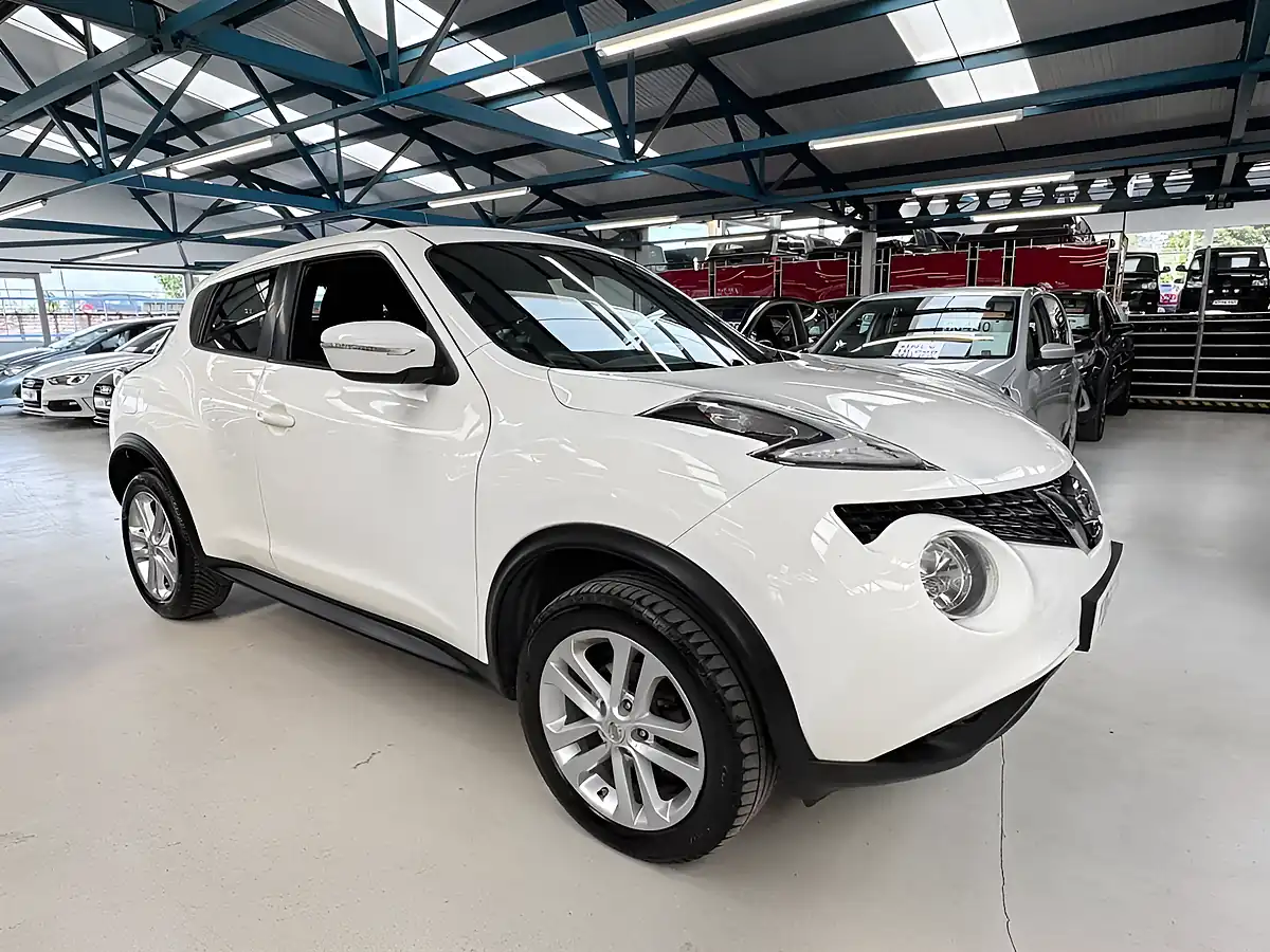 Used 2014 Nissan Juke Acenta Premium White - Interior and Exterior details 9