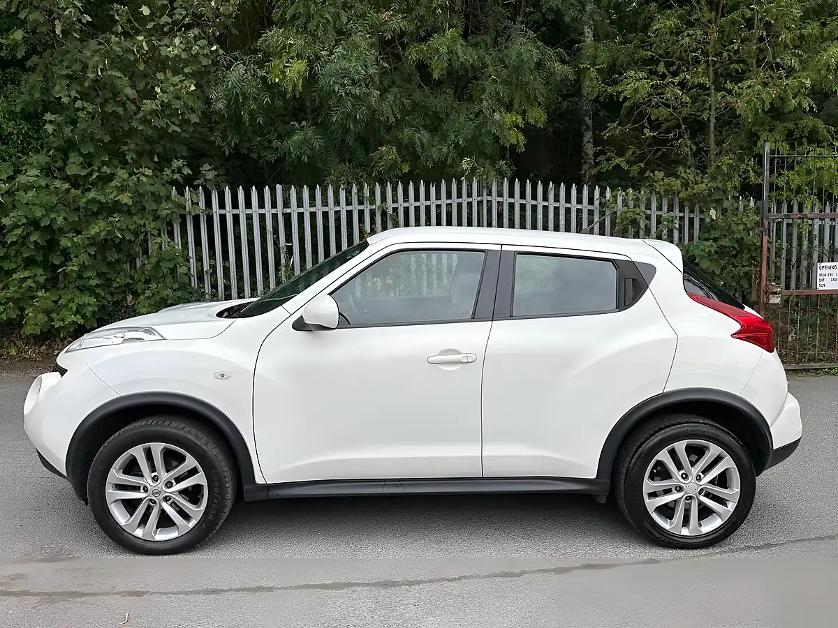Used 2014 Nissan Juke Acenta White - Interior and Exterior details 10