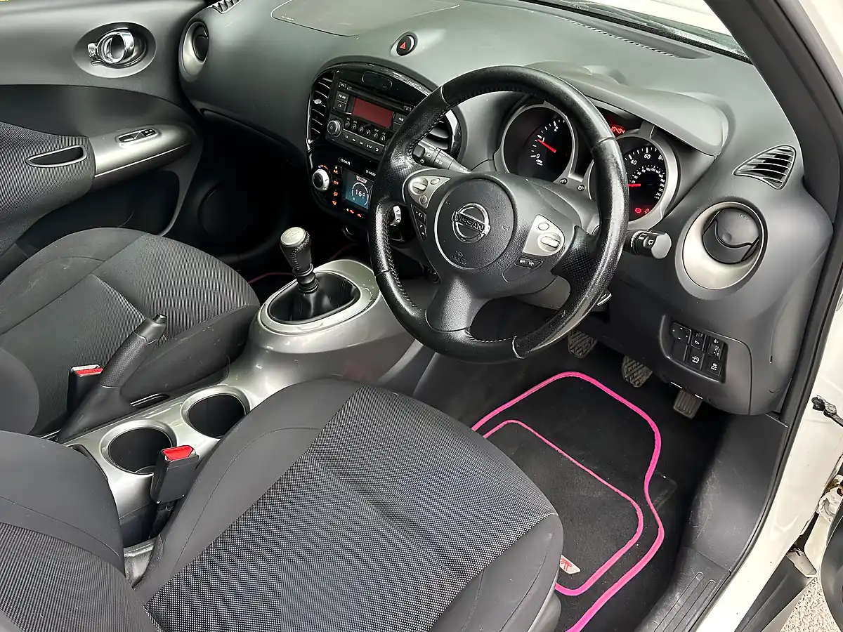 Used 2014 Nissan Juke Acenta White - Interior and Exterior details 11
