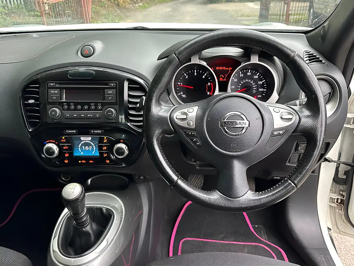 Used 2014 Nissan Juke Acenta White - Interior and Exterior details 12