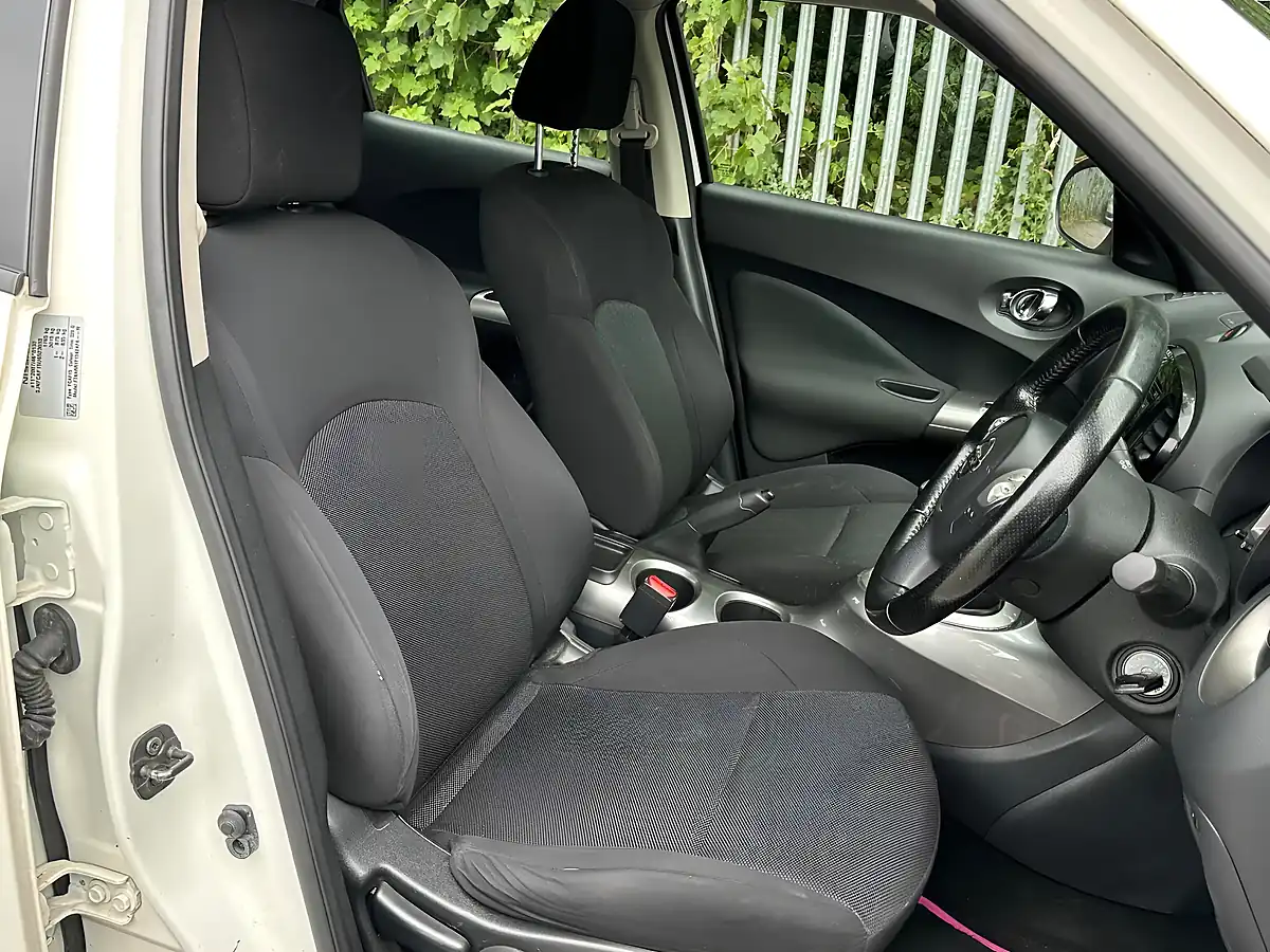 Used 2014 Nissan Juke Acenta White - Interior and Exterior details 3