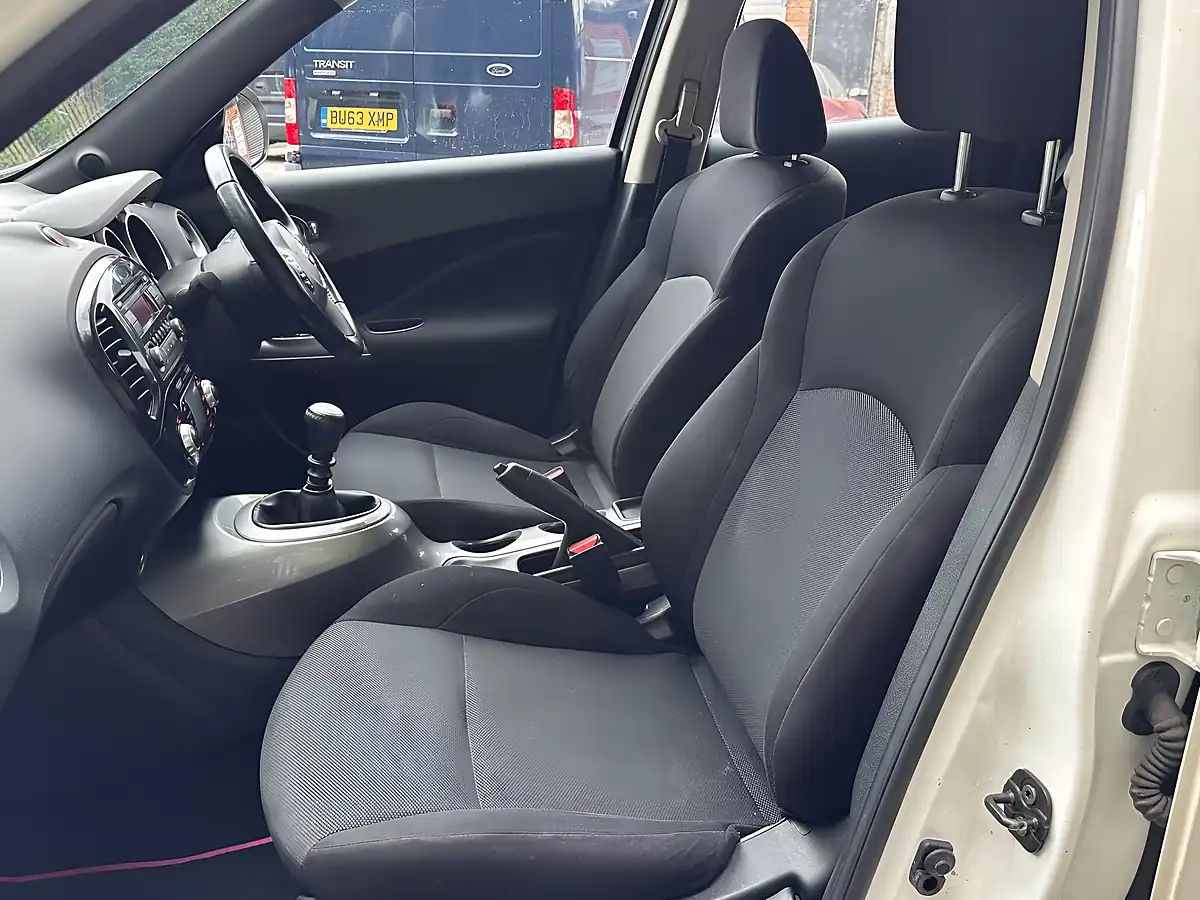 Used 2014 Nissan Juke Acenta White - Interior and Exterior details 4