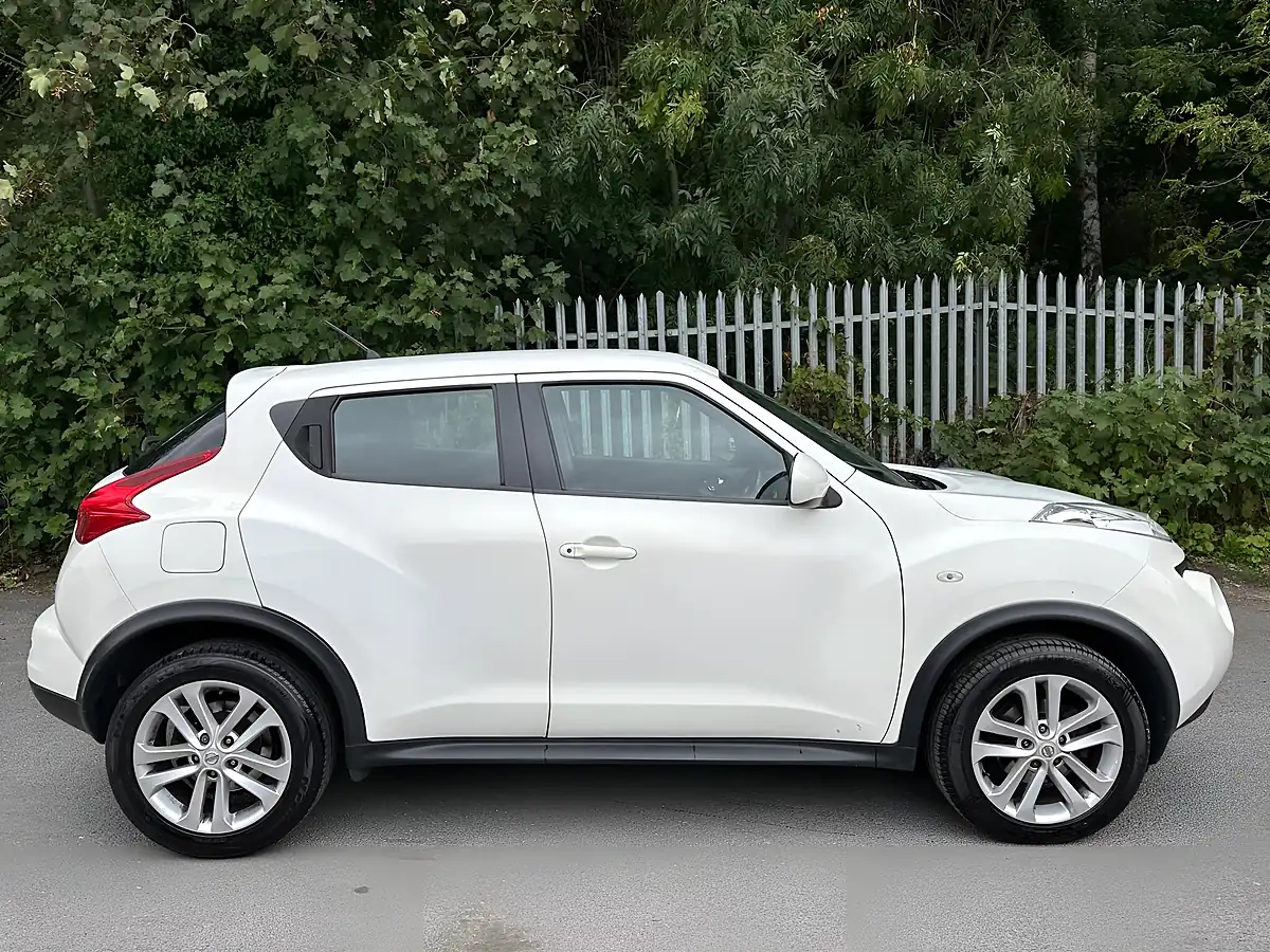 Used 2014 Nissan Juke Acenta White - Interior and Exterior details 8