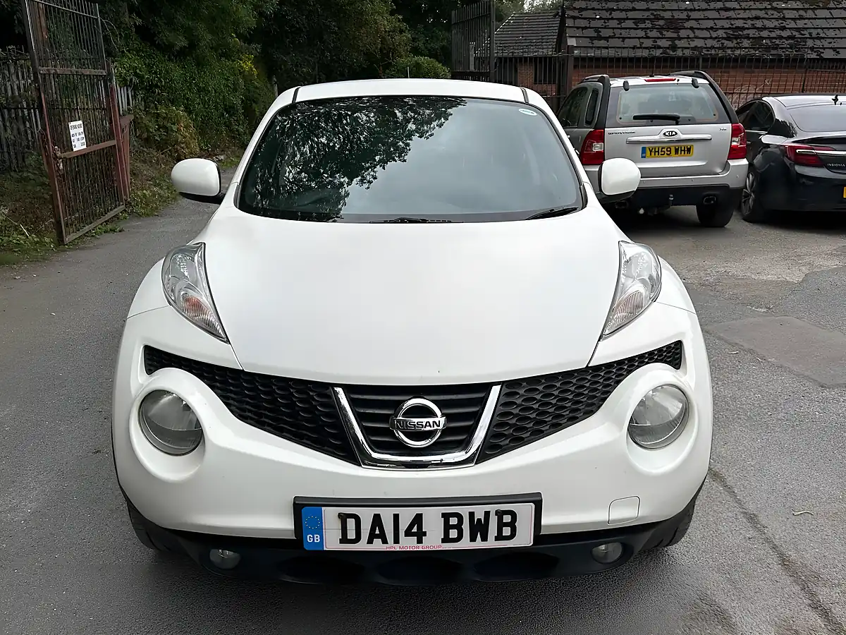 Used 2014 Nissan Juke Acenta White - Interior and Exterior details 9
