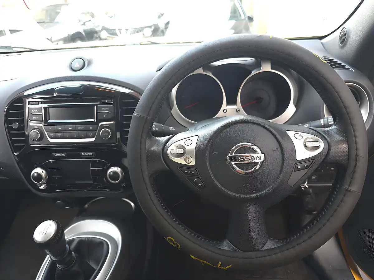 Used 2014 Nissan Juke Acenta Yellow - Interior and Exterior details 13