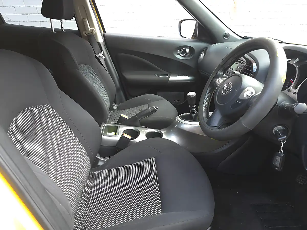 Used 2014 Nissan Juke Acenta Yellow - Interior and Exterior details 17