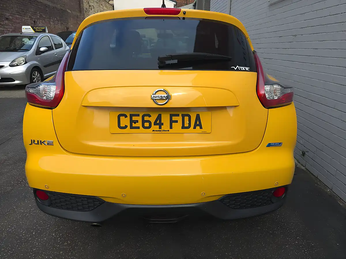 Used 2014 Nissan Juke Acenta Yellow - Interior and Exterior details 9
