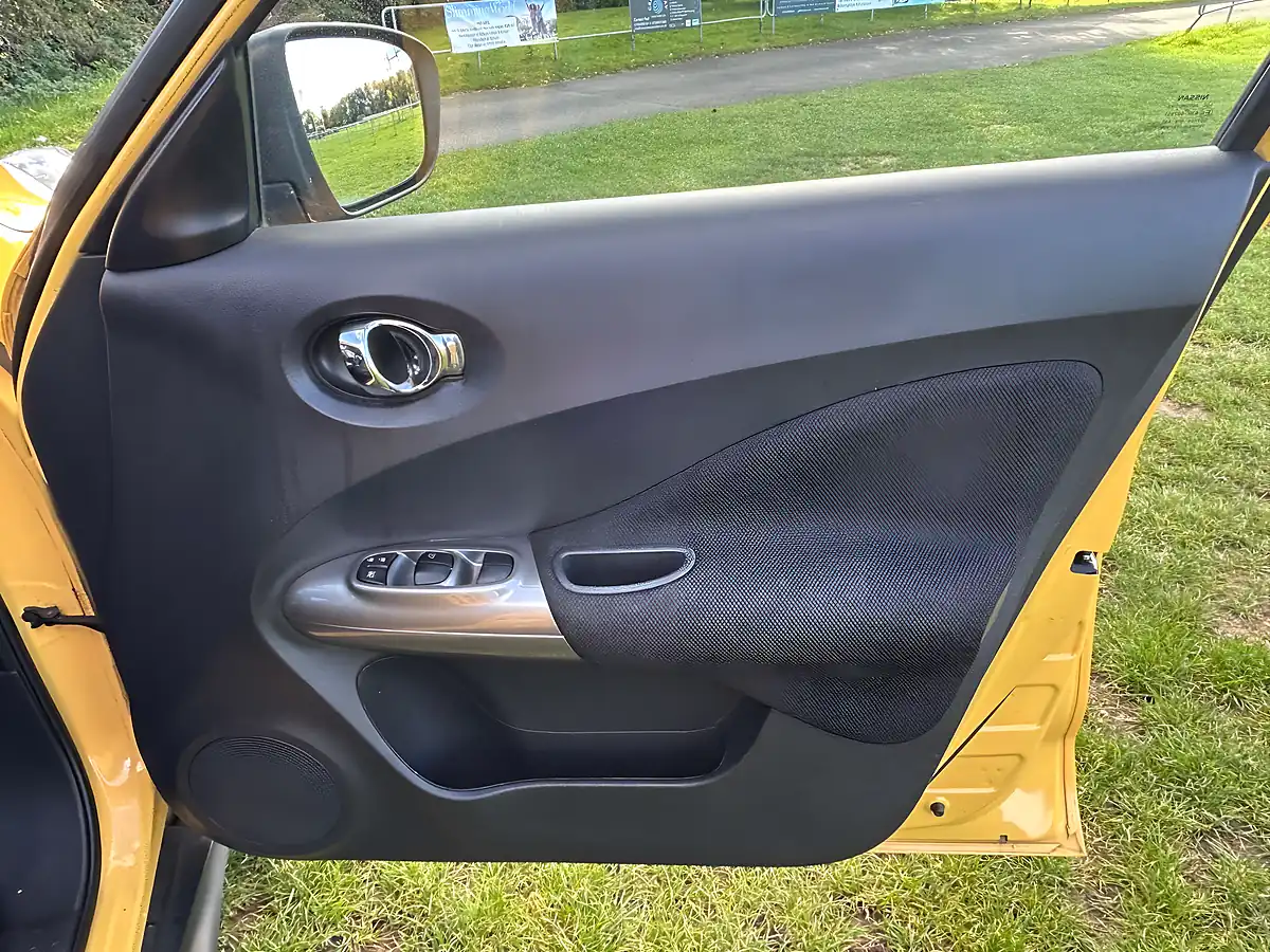 Used 2014 Nissan Juke Acenta Yellow - Interior and Exterior details 11