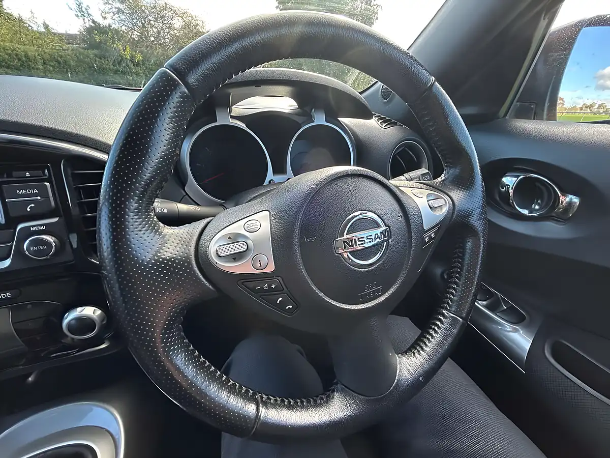 Used 2014 Nissan Juke Acenta Yellow - Interior and Exterior details 15