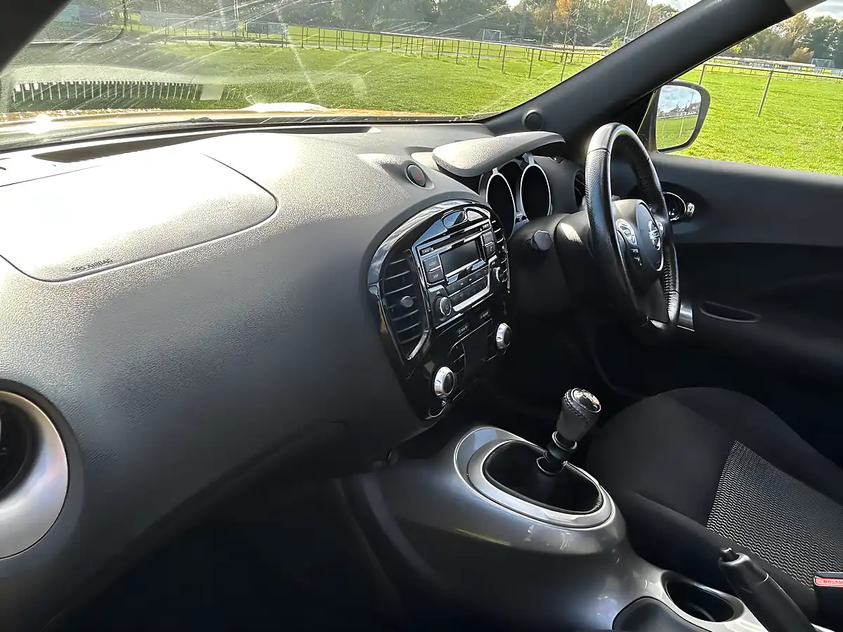 Used 2014 Nissan Juke Acenta Yellow - Interior and Exterior details 19