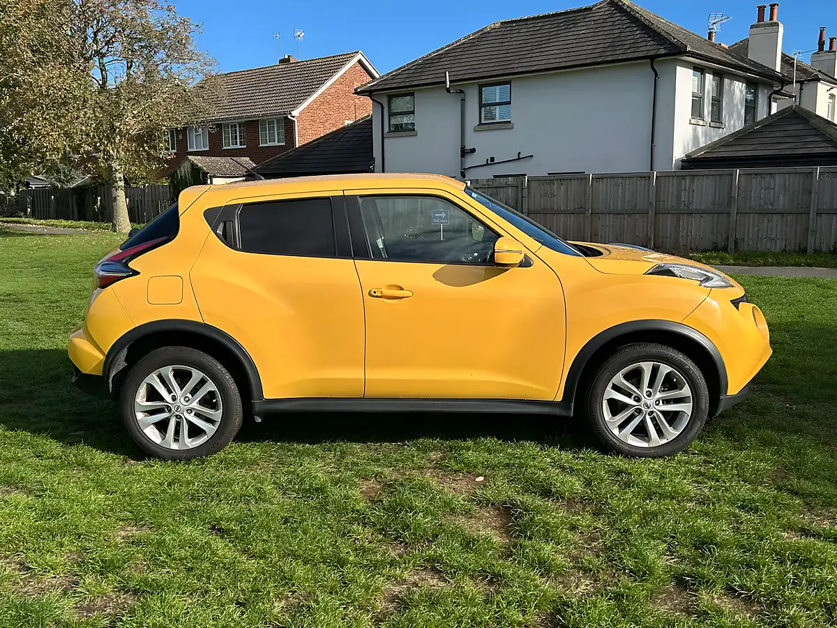 Used 2014 Nissan Juke Acenta Yellow - Interior and Exterior details 4