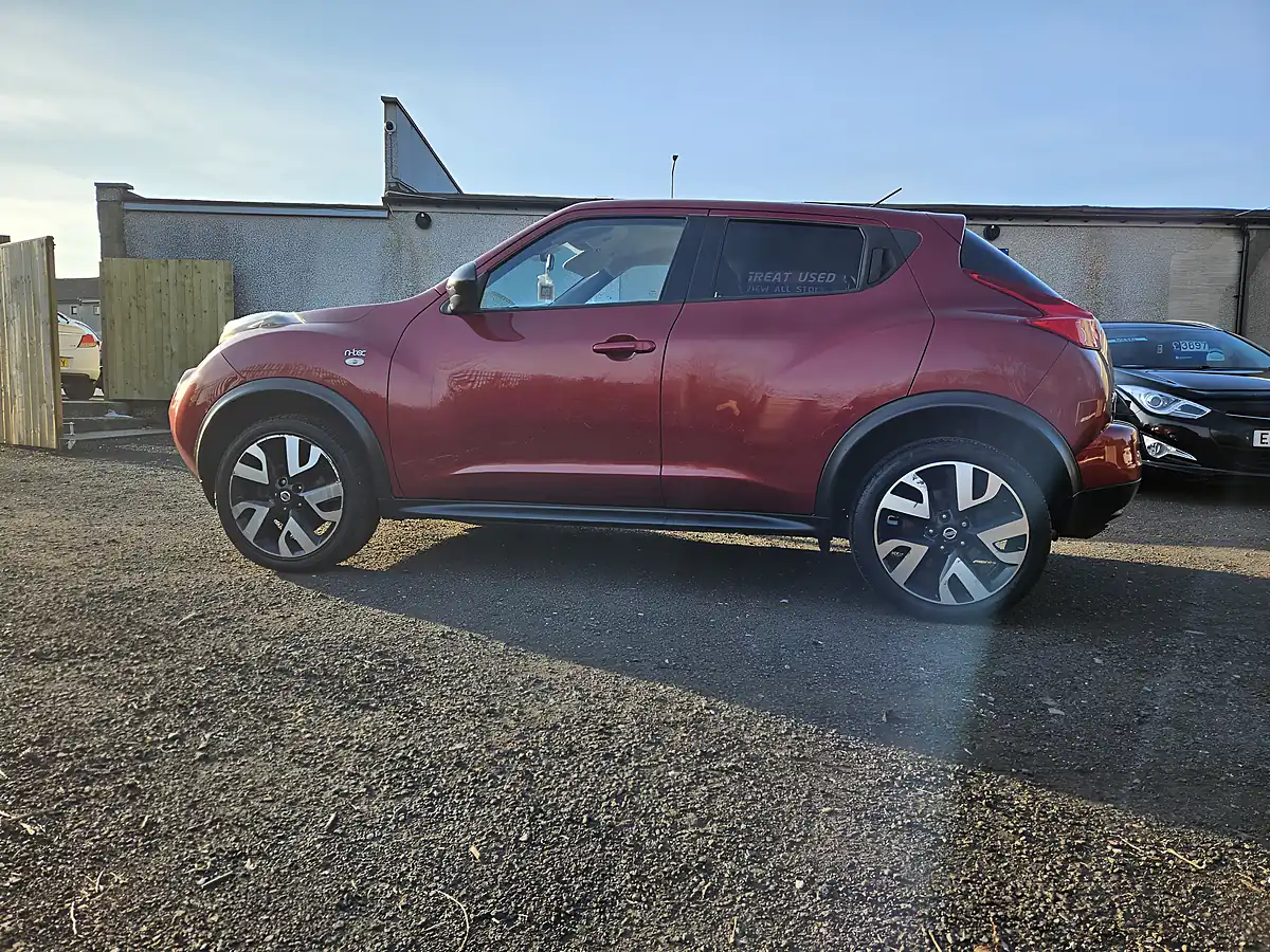 Used 2014 Nissan Juke N-Tec Red - Interior and Exterior details 5