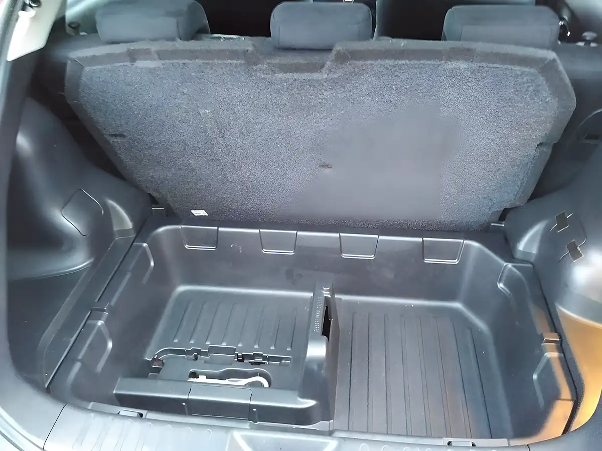Used 2014 Nissan Juke N-Tec Red - Interior and Exterior details 16
