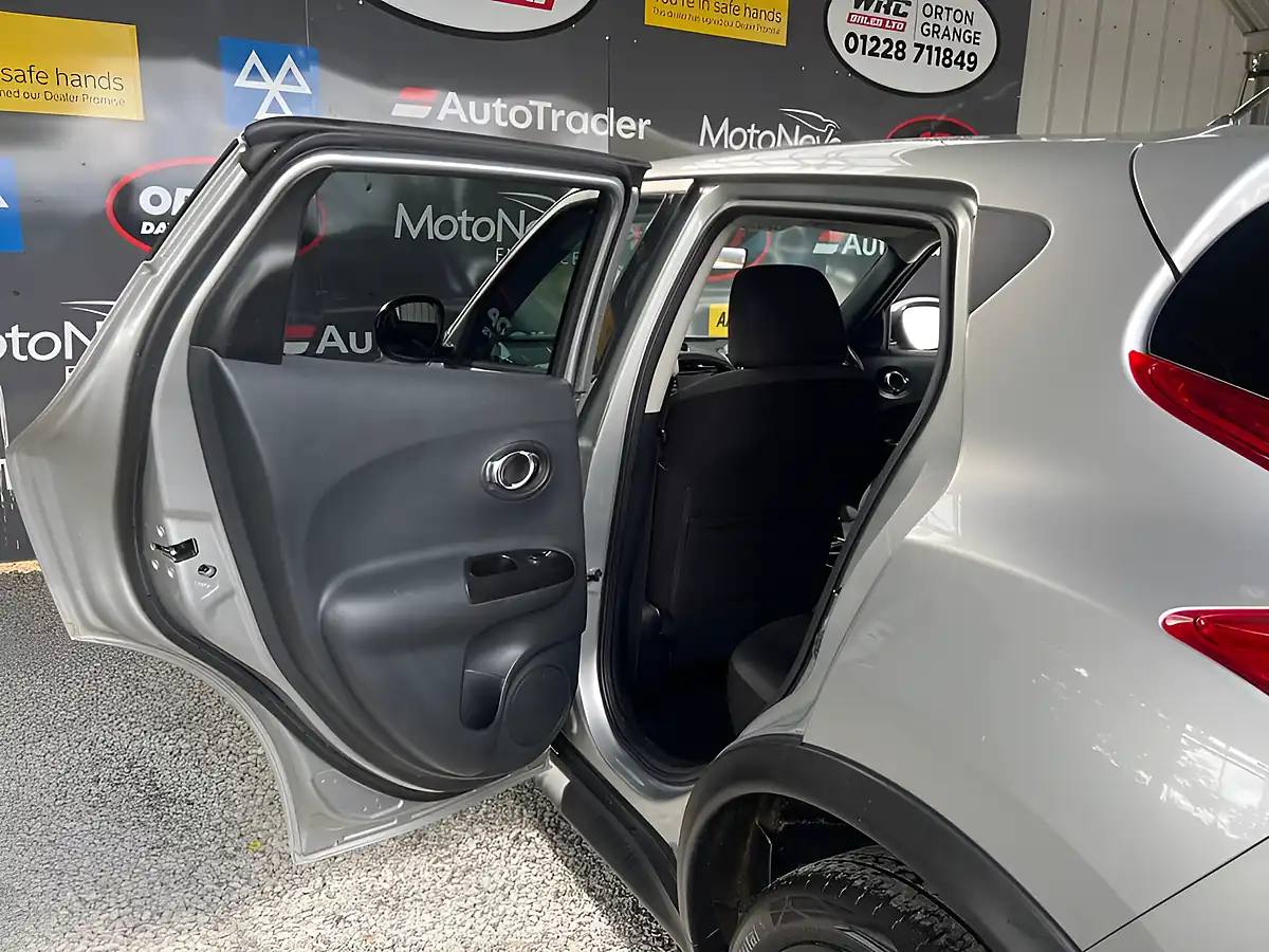 Used 2014 Nissan Juke N-Tec Silver - Interior and Exterior details 11