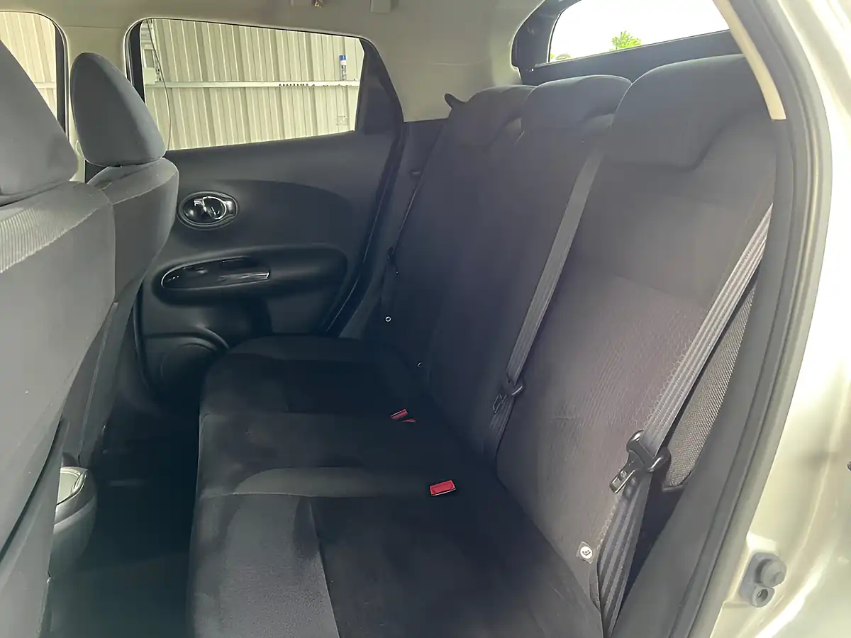 Used 2014 Nissan Juke N-Tec Silver - Interior and Exterior details 12
