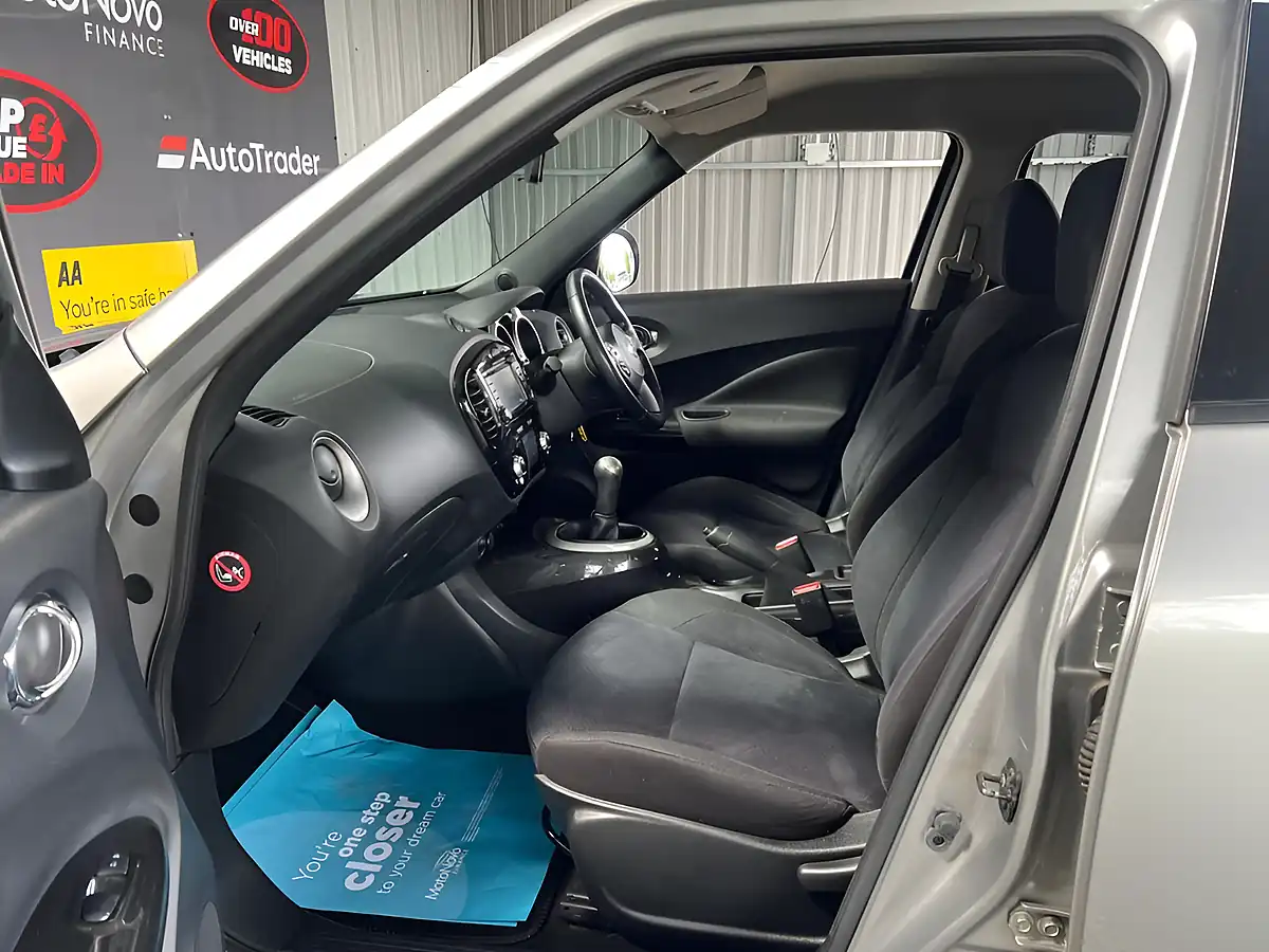 Used 2014 Nissan Juke N-Tec Silver - Interior and Exterior details 15