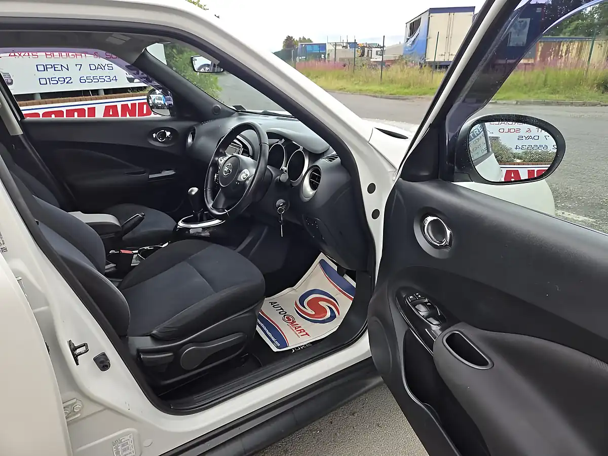 Used 2014 Nissan Juke N-Tec White - Interior and Exterior details 10