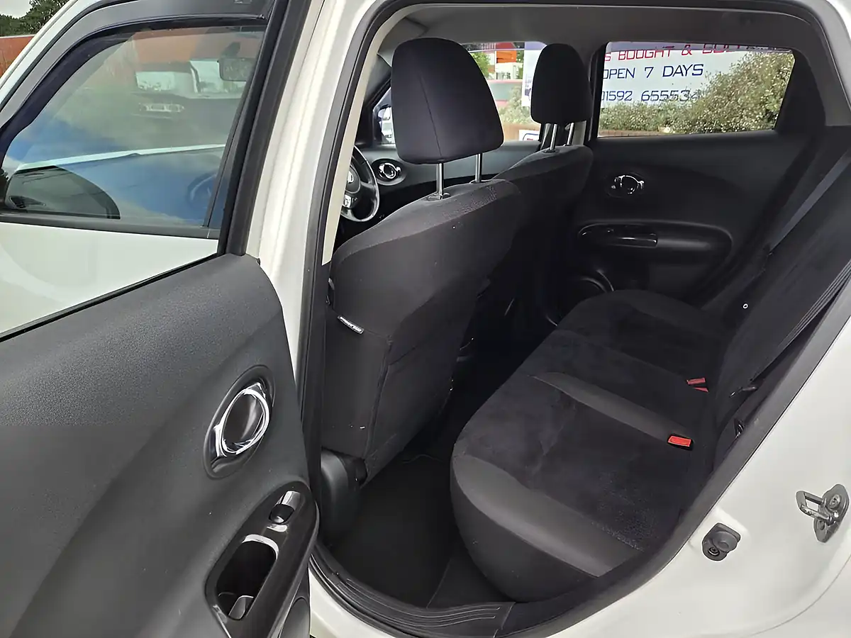 Used 2014 Nissan Juke N-Tec White - Interior and Exterior details 8