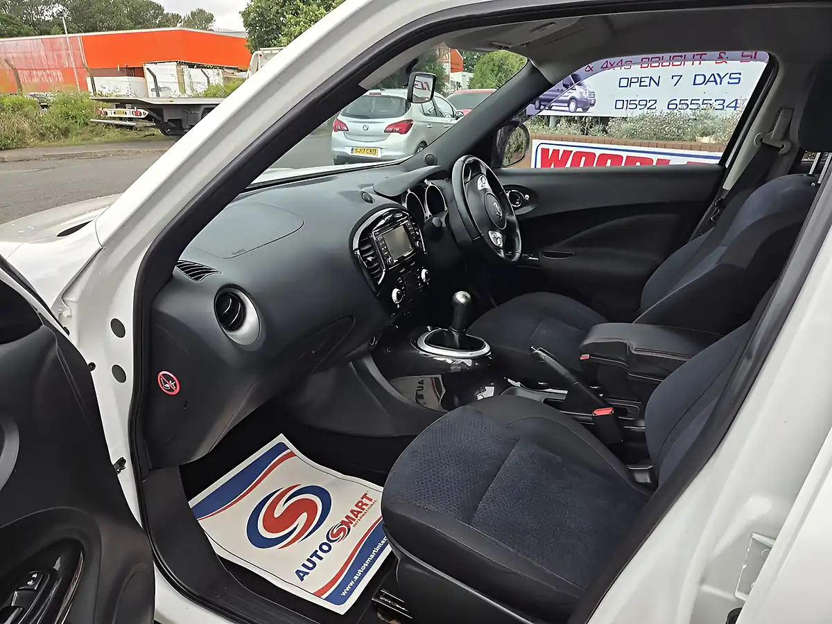 Used 2014 Nissan Juke N-Tec White - Interior and Exterior details 9