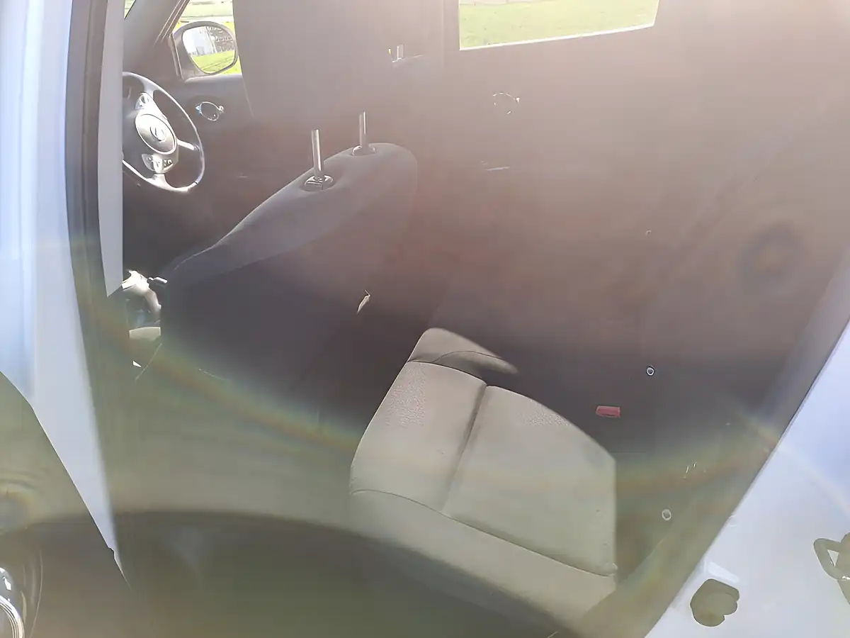 Used 2014 Nissan Juke N-Tec White - Interior and Exterior details 7