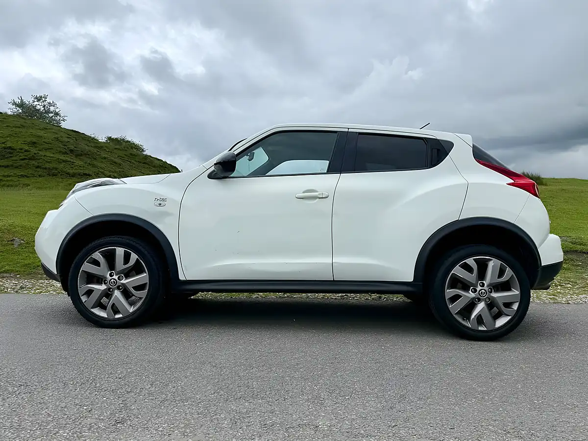 Used 2014 Nissan Juke N-Tec White - Interior and Exterior details 14