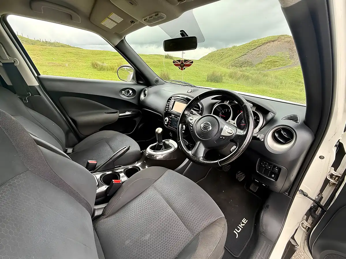 Used 2014 Nissan Juke N-Tec White - Interior and Exterior details 16