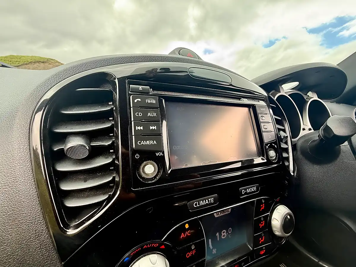 Used 2014 Nissan Juke N-Tec White - Interior and Exterior details 19