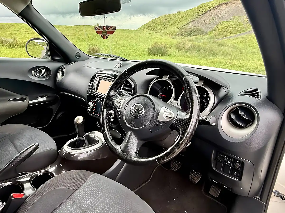 Used 2014 Nissan Juke N-Tec White - Interior and Exterior details 2