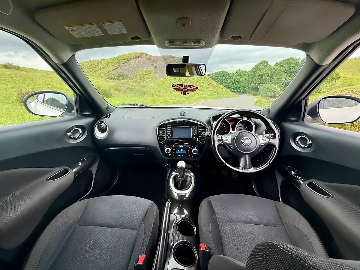 Used 2014 Nissan Juke N-Tec White - Interior and Exterior details 5