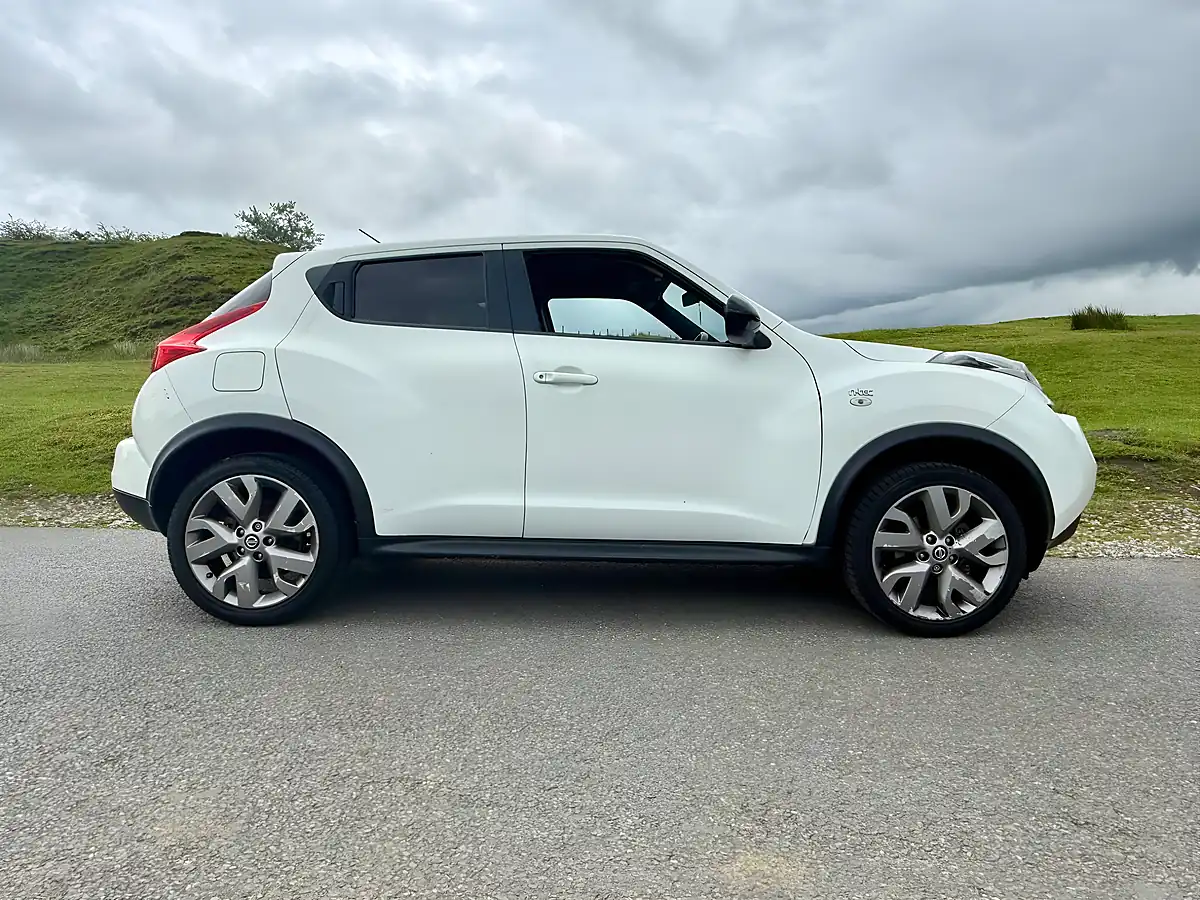 Used 2014 Nissan Juke N-Tec White - Interior and Exterior details 7