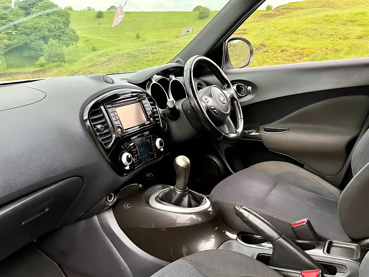 Used 2014 Nissan Juke N-Tec White - Interior and Exterior details 9