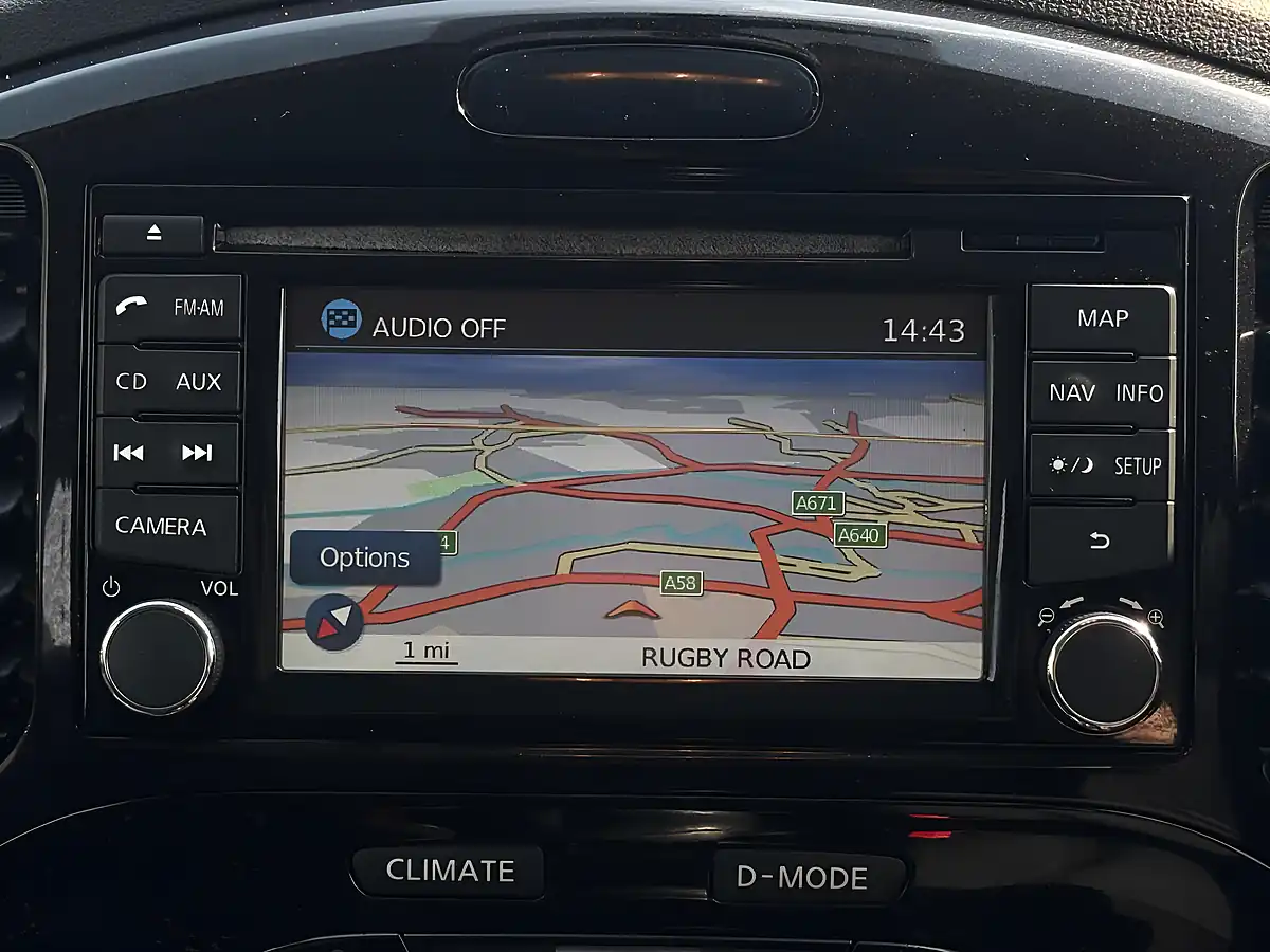 Used 2014 Nissan Juke N-Tec White - Interior and Exterior details 14