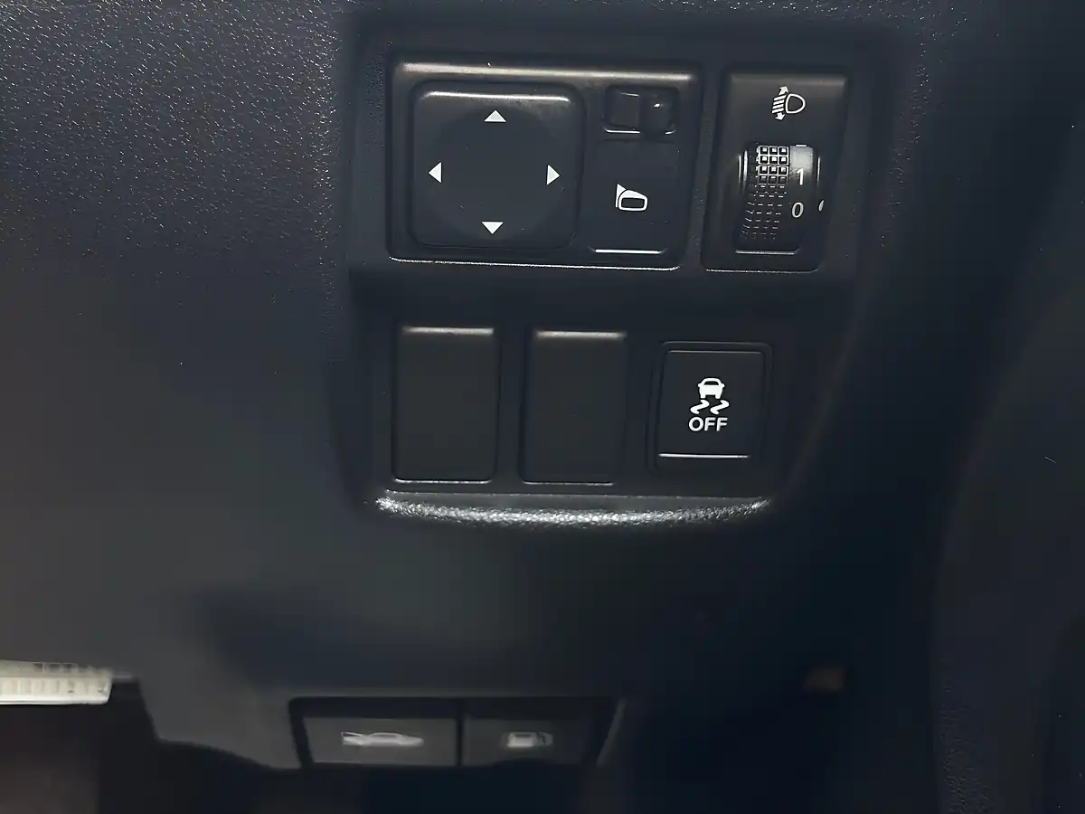 Used 2014 Nissan Juke N-Tec White - Interior and Exterior details 18