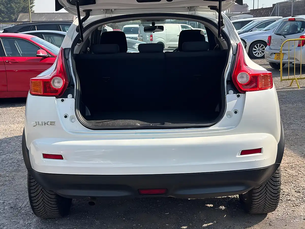 Used 2014 Nissan Juke N-Tec White - Interior and Exterior details 20