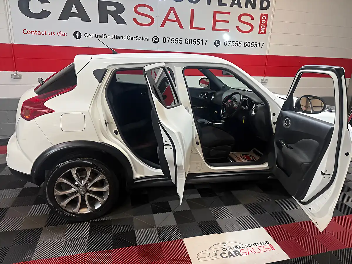 Used 2014 Nissan Juke N-Tec White - Interior and Exterior details 10