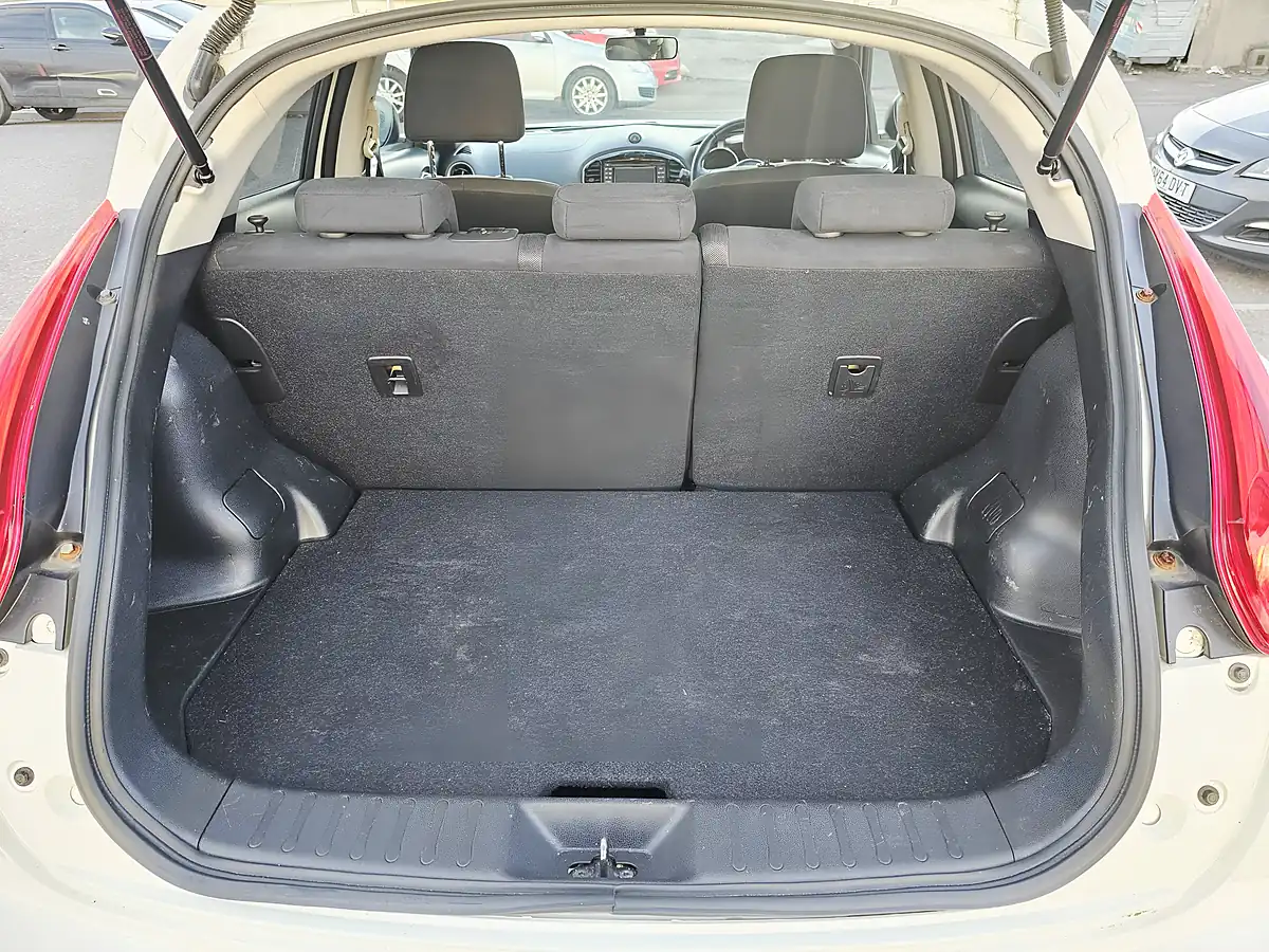 Used 2014 Nissan Juke N-Tec White - Interior and Exterior details 7