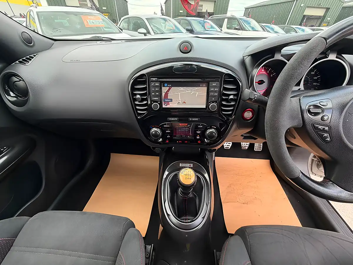 Used 2014 Nissan Juke Nismo Silver - Interior and Exterior details 11