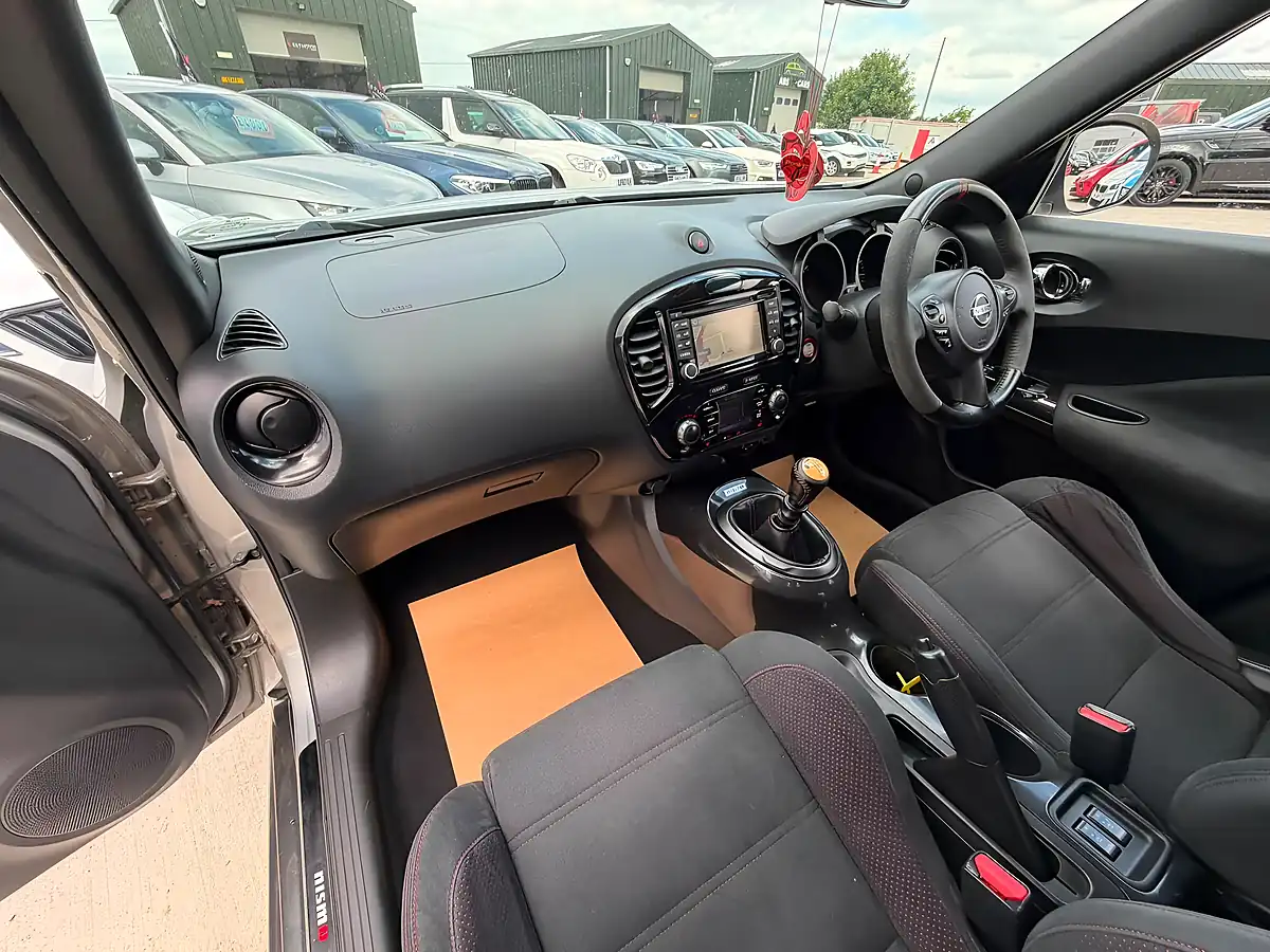 Used 2014 Nissan Juke Nismo Silver - Interior and Exterior details 13