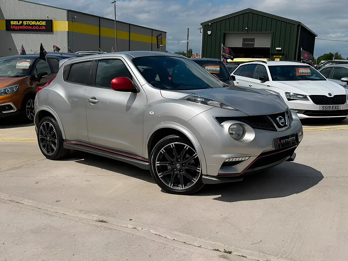Used 2014 Nissan Juke Nismo Silver - Interior and Exterior details 2