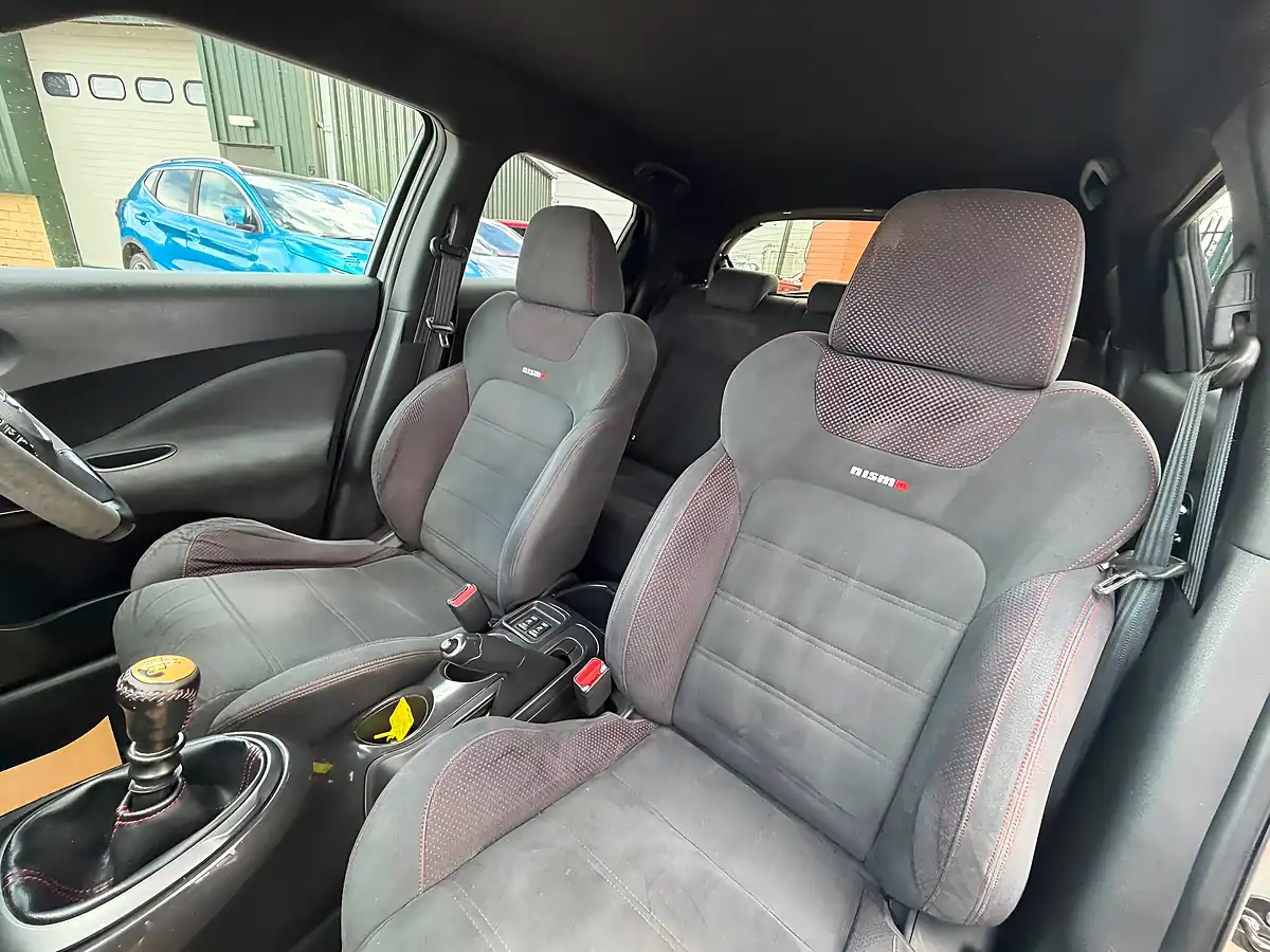 Used 2014 Nissan Juke Nismo Silver - Interior and Exterior details 20