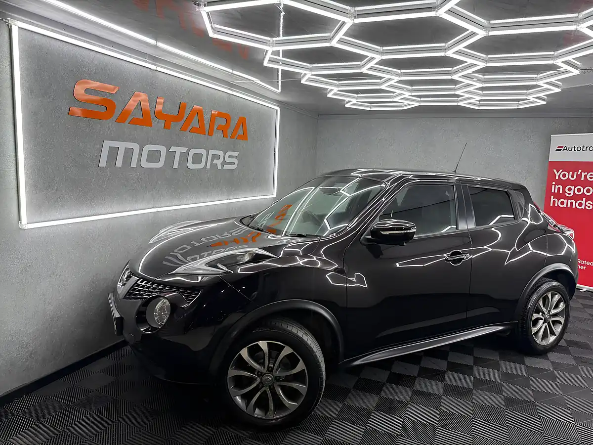 Used 2014 Nissan Juke Tekna Black - Front View